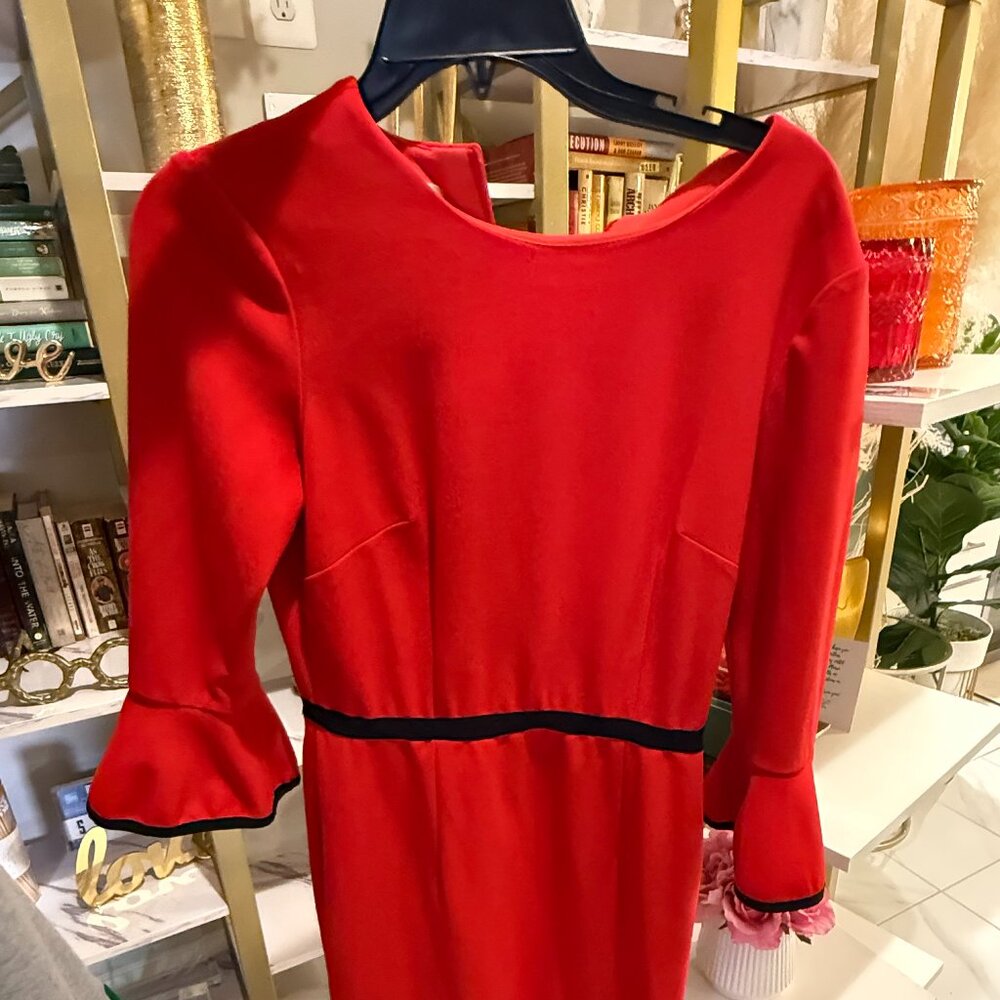Donna Morgan 3/4 Sleeve Shift Dress with Contrast Piping